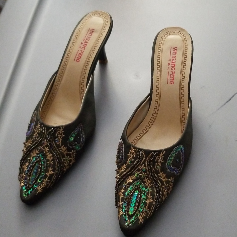 New Yin Xiang Feng Olive Freen Satin Shoes Size 40